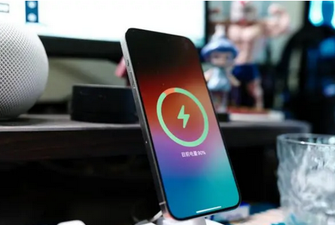 汉滨苹果15换屏服务分享用什么充电器给iPhone15充电更好 