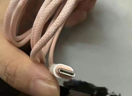 汉滨苹果15维修店分享iPhone15USB-C数据线长啥样